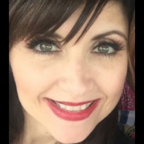 Meet your Posher, Holli - Picture 1 of 1